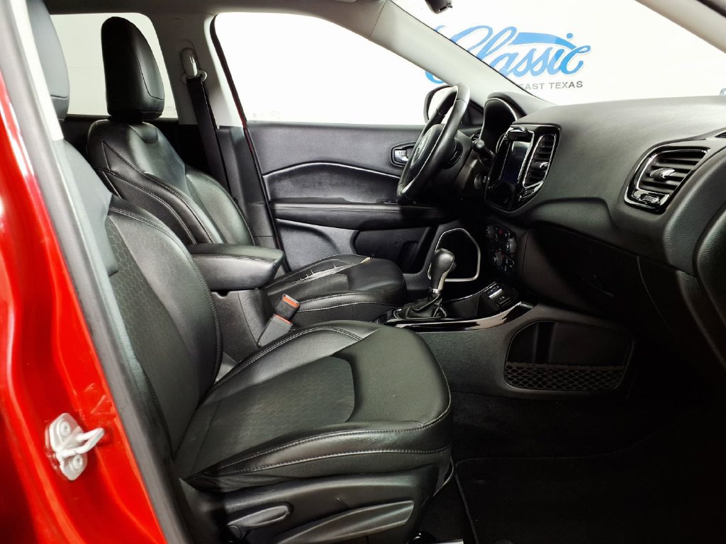 Used 2019 Jeep Compass Latitude FWD image 12