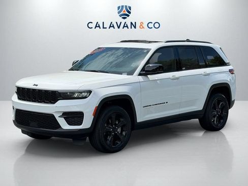 Used 2023 Jeep Grand Cherokee Altitude AWD/4WD image 3