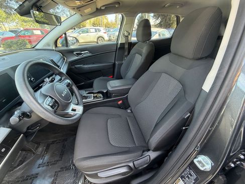 Used 2025 Kia Sportage LX image 23