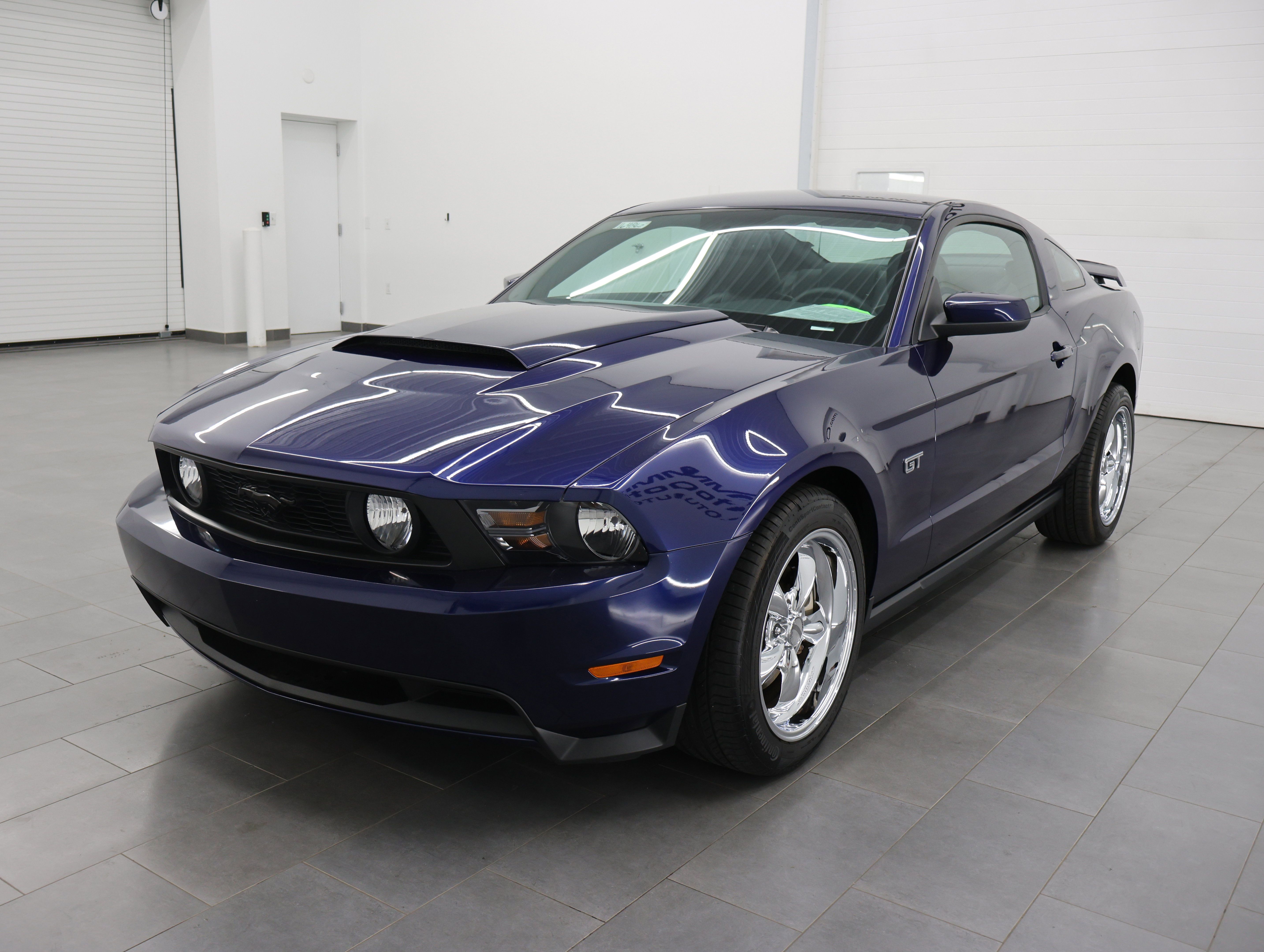 Used 2010 Ford Mustang GT RWD image 7