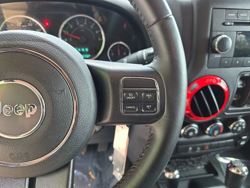 Used 2018 Jeep Wrangler Unlimited Sport S AWD/4WD image 15
