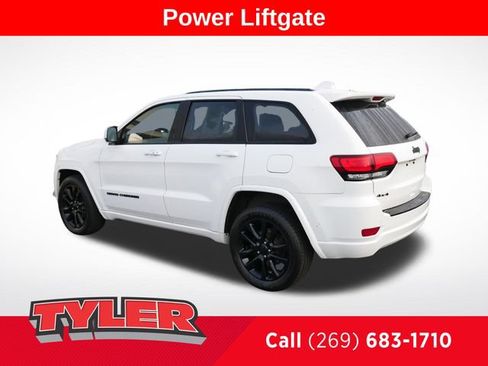 Used 2018 Jeep Grand Cherokee Altitude AWD/4WD image 5
