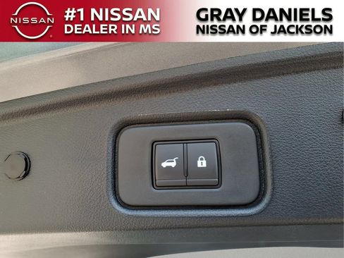 New 2026 Nissan Pathfinder SL FWD image 9