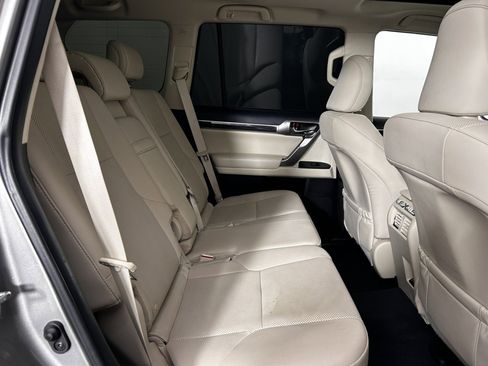 Used 2022 Lexus GX 460 w/ Accessory Package AWD/4WD image 14