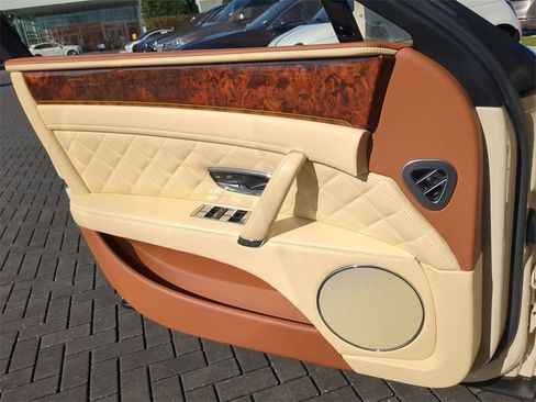 Used 2018 Bentley Flying Spur W12 image 30
