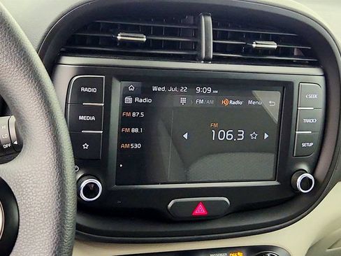 Used 2025 Kia Soul LX FWD image 18