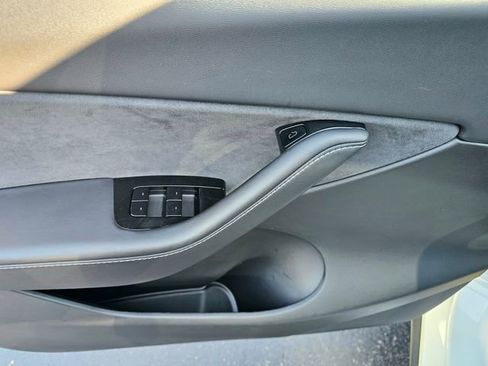 Used 2021 Tesla Model Y AWD image 24
