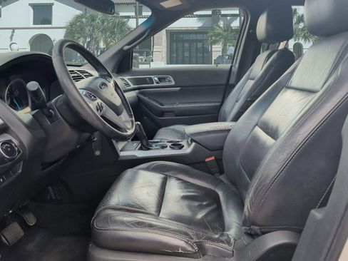 Used 2015 Ford Explorer XLT w/ Equipment Group 202A FWD image 11