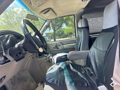 Used 2004 Chevrolet Astro RWD image 12