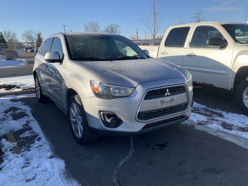 Used 2015 Mitsubishi Outlander Sport ES image 2