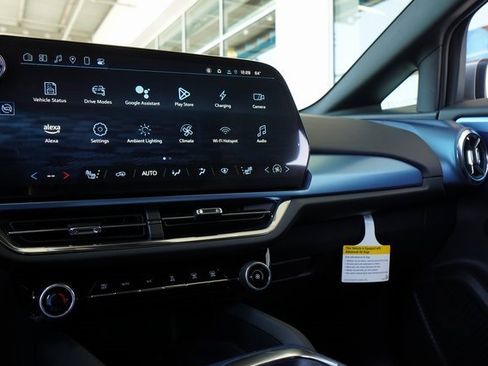 New 2025 Chevrolet Equinox EV LT image 17