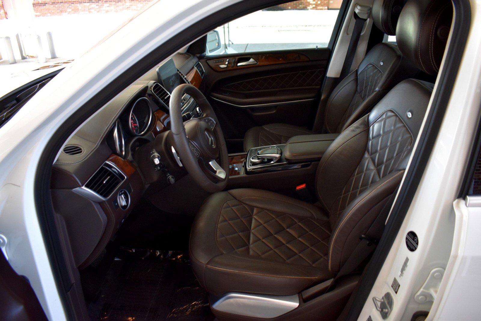 Used 2017 Mercedes-Benz GLS 550 4MATIC image 24