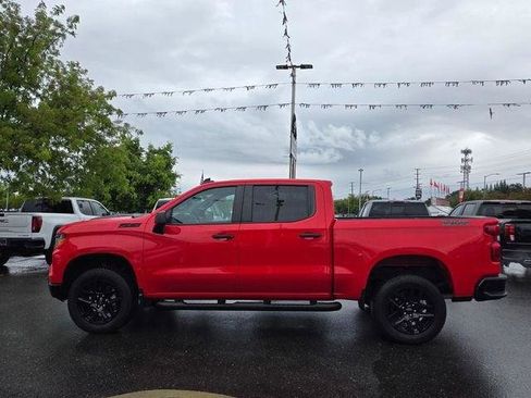 Used 2024 Chevrolet Silverado 1500 Custom Trail Boss w/ Dark Appearance Package AWD/4WD image 7