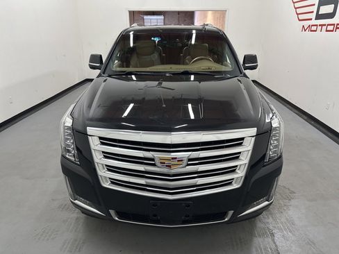 Used 2019 Cadillac Escalade Platinum image 3