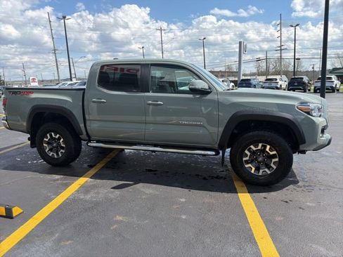 Used 2023 Toyota Tacoma TRD Off-Road image 9