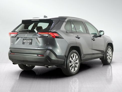 Used 2021 Toyota RAV4 XLE Premium AWD/4WD image 5