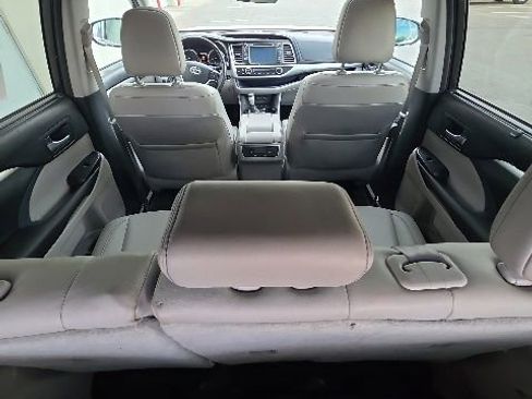 Used 2017 Toyota Highlander XLE AWD/4WD image 17