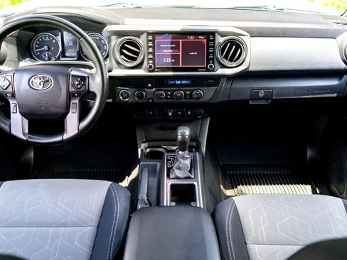 Used 2022 Toyota Tacoma TRD Off-Road AWD/4WD image 22
