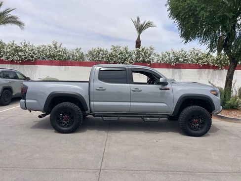 Used 2017 Toyota Tacoma TRD Pro image 3