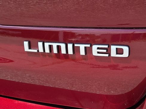 Used 2025 Jeep Grand Cherokee L Limited AWD/4WD image 9