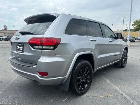 Used 2021 Jeep Grand Cherokee Laredo X AWD/4WD image 7