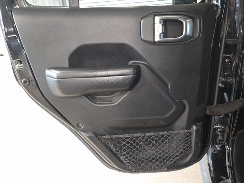 Used 2021 Jeep Gladiator Willys image 32