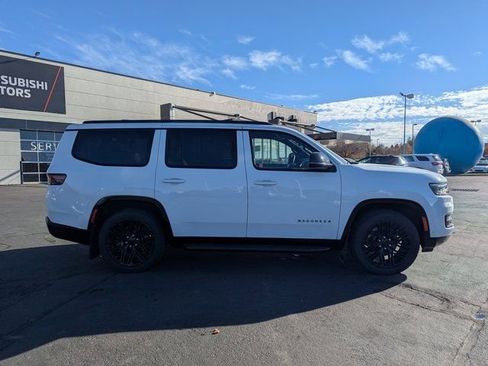 Used 2023 Jeep Wagoneer Series II image 2