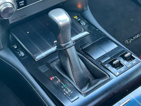 Used 2020 Lexus GX 460 Premium w/ Premium Package image 23