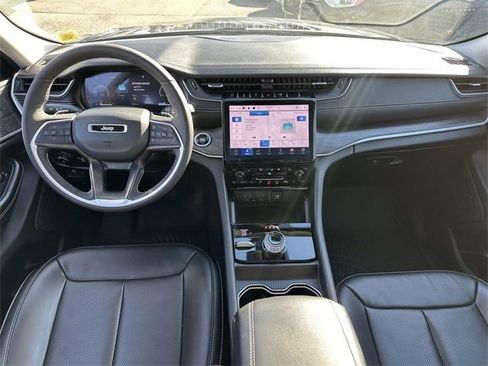 Used 2024 Jeep Grand Cherokee Limited w/ Luxury Tech Group II image 19