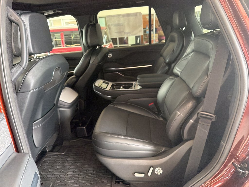 New 2027 Lincoln Navigator Reserve w/ Jet Appearance Package AWD/4WD image 14