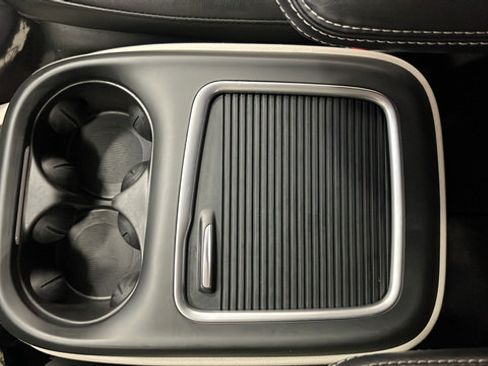 Used 2024 Chrysler Pacifica Touring-L FWD image 19