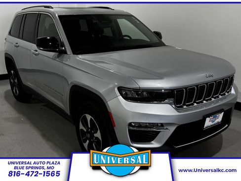 Used 2023 Jeep Grand Cherokee 4WD 4xe image 1
