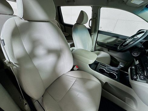 Used 2019 Kia Sedona L image 27