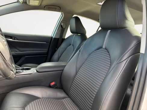 Used 2024 Toyota Camry SE FWD image 11