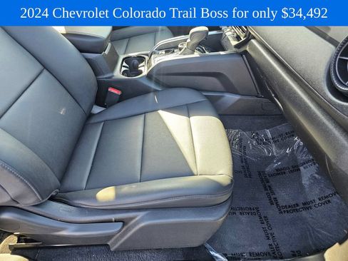 Used 2024 Chevrolet Colorado Trail Boss w/ Advanced Trailering Package AWD/4WD image 11