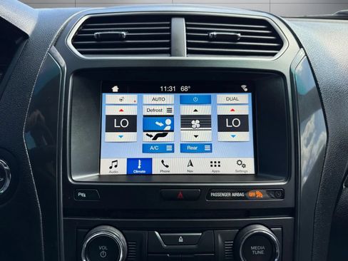Used 2018 Ford Explorer XLT w/ Equipment Group 202A AWD/4WD image 35