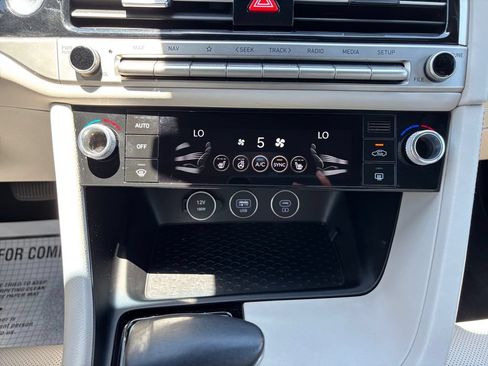 Used 2025 Genesis G70 2.5T AWD/4WD image 22