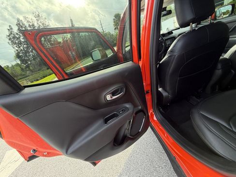 Used 2017 Jeep Renegade Altitude w/ Safety & Security Group image 16