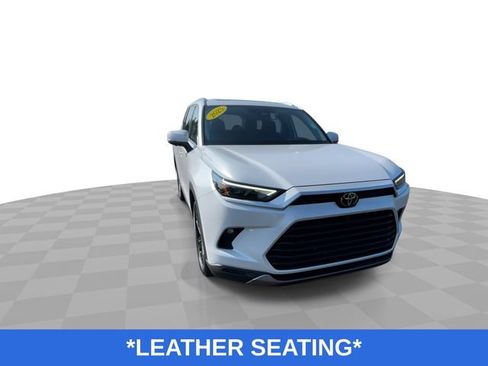 Used 2025 Toyota Grand Highlander AWD image 4