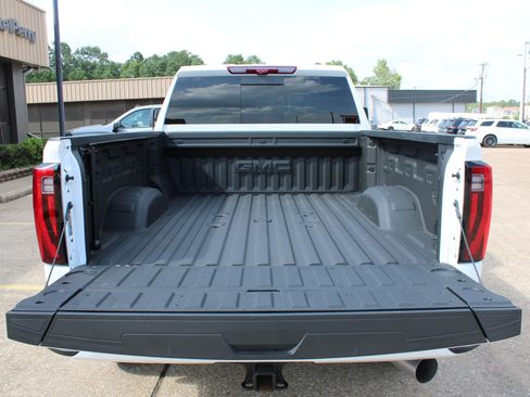 Used 2025 GMC Sierra 2500 Denali w/ Denali Reserve Package AWD/4WD image 13