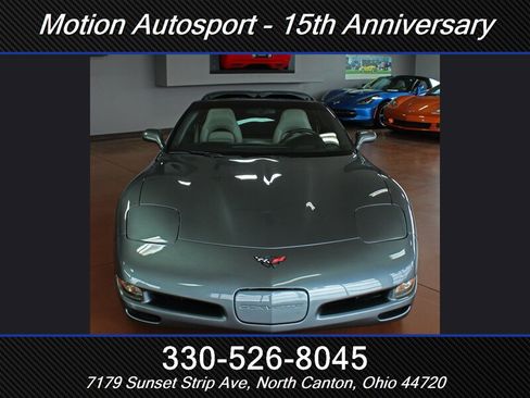 Used 2004 Chevrolet Corvette Coupe w/ Preferred Equipment Group RWD image 4