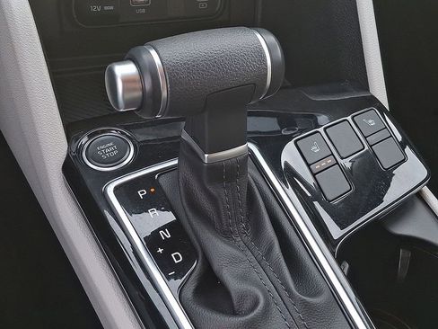 Certified 2024 Kia Sportage EX image 22