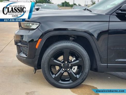 Used 2023 Jeep Grand Cherokee Altitude AWD/4WD image 12