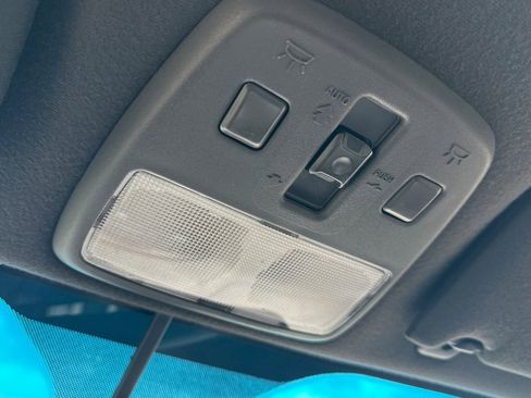 Used 2002 Lincoln LS image 23