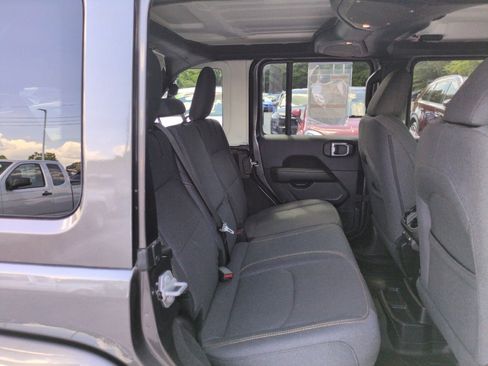 Used 2025 Jeep Wrangler Unlimited Sahara AWD/4WD image 24