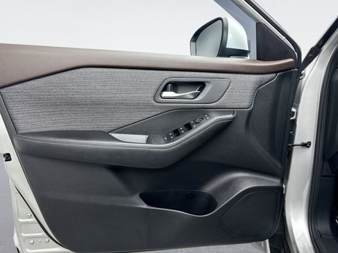 Used 2021 Nissan Rogue SV AWD/4WD image 9