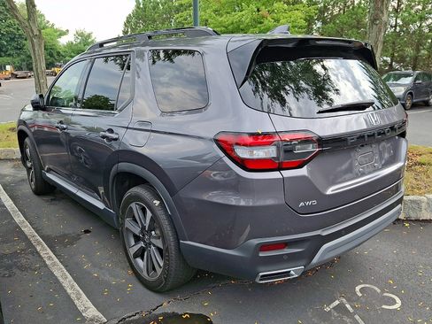 Used 2025 Honda Pilot Elite image 4