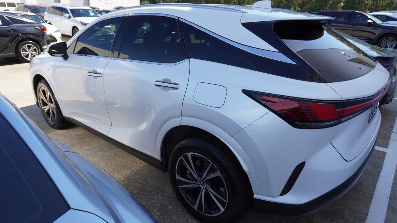 Used 2025 Lexus RX 350 Premium w/ Convenience Package FWD image 9