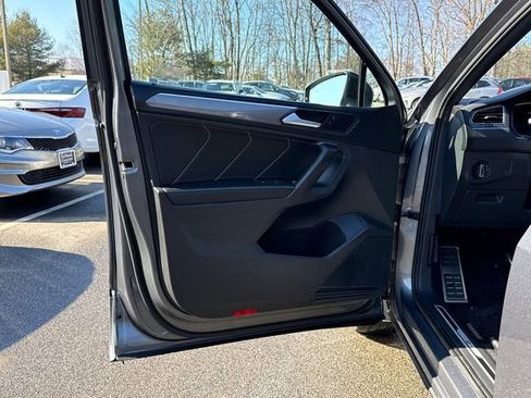 Used 2023 Volkswagen Tiguan SE R-Line image 11