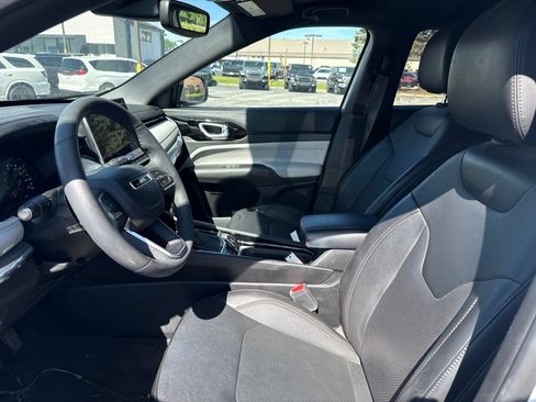 Used 2023 Jeep Compass Limited AWD/4WD image 13